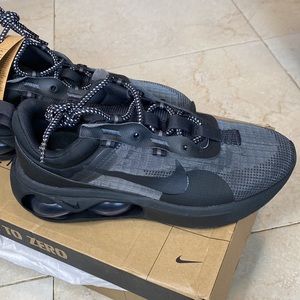 Nike air max men 2021 BLACK NEW WITH TAGS size 9
